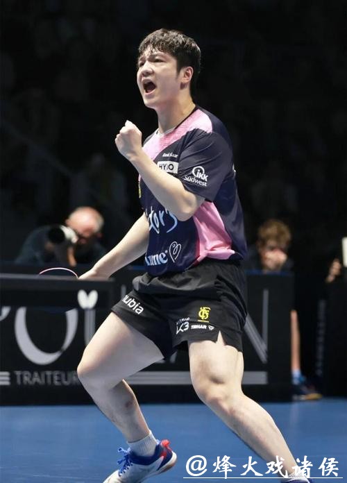 樊振东2-3输国乒19岁小将,两连败后他却笑了!得知原因他并没输 樊振东2-3输国乒19岁小将,两连败后他却笑了!得知原因他并没输