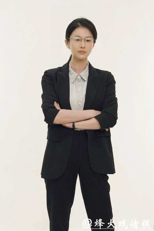 从镜头前到警徽下，这位女督察把人生拍成港剧现实版