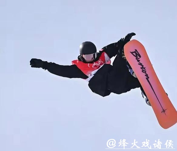 流量镜头之外的冬奥会——苏翊鸣拥抱泪洒赛场的她